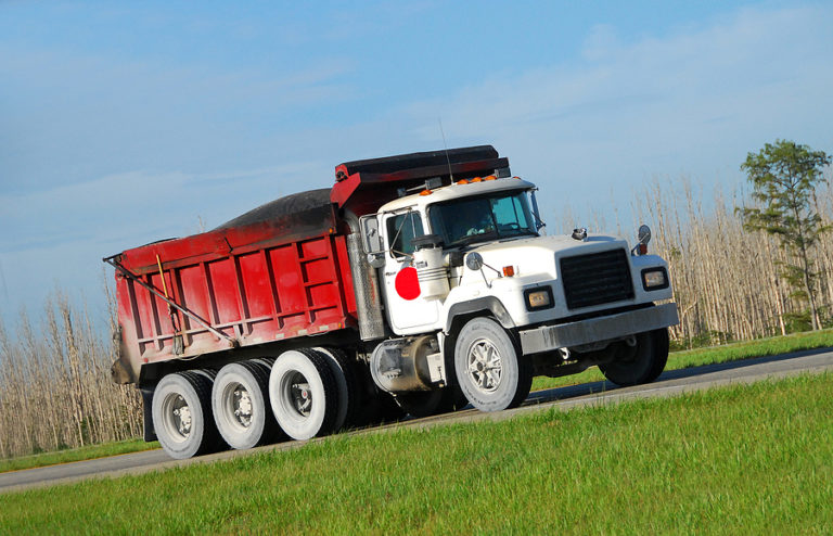 Why Do Dump Trucks and Garbage Trucks Hurt so Many People? | Emroch